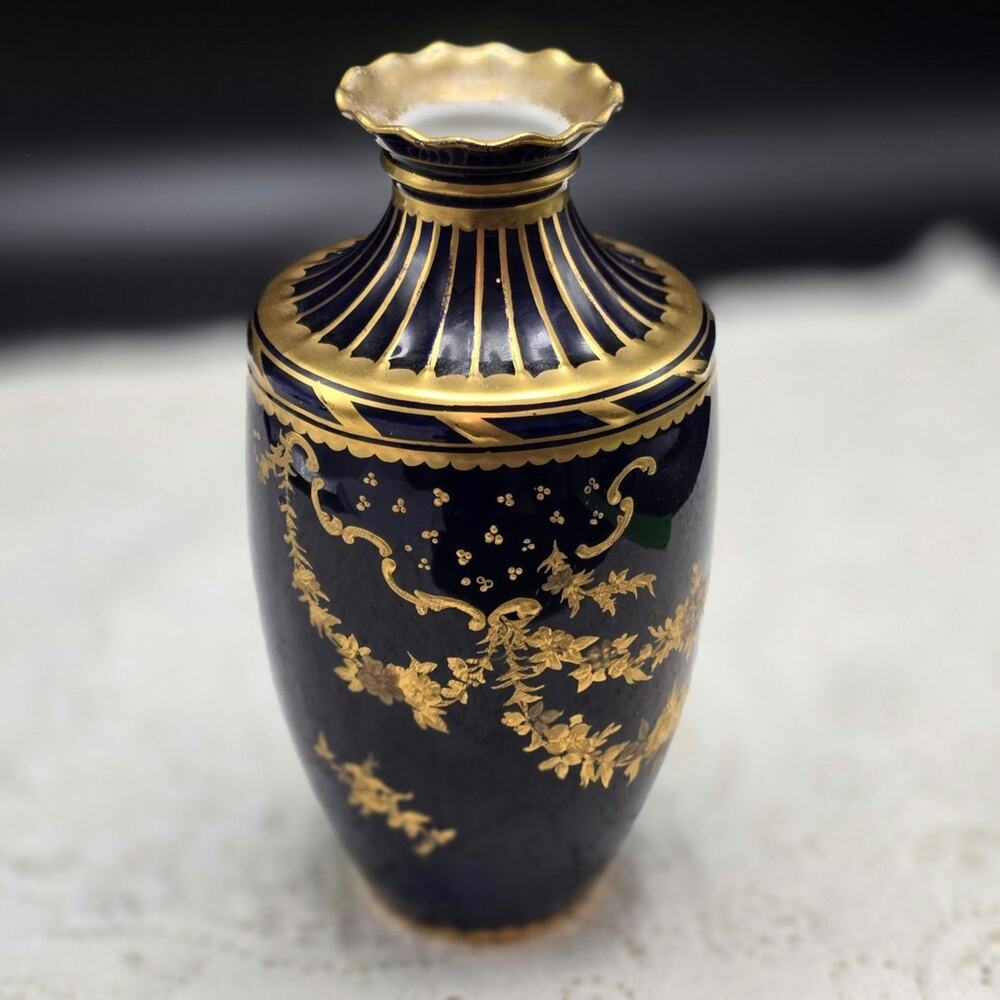 Vintage Royal Crown Derby Vase small chip on rim photo 5